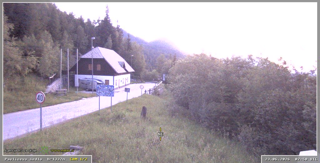 Webcam Pavličevo sedlo 1337 m - view towards northeast