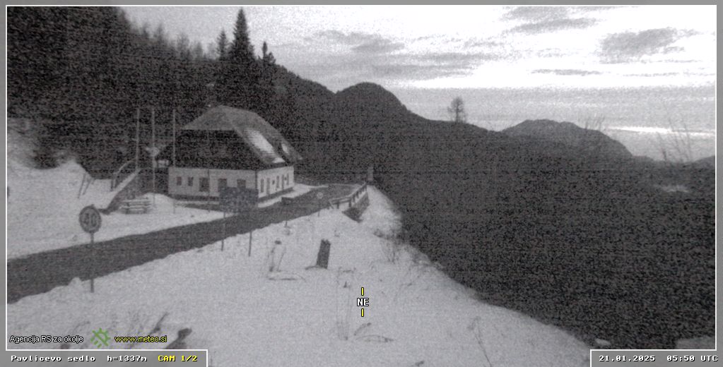 Webcam Pavličevo sedlo 1337 m - view towards northeast