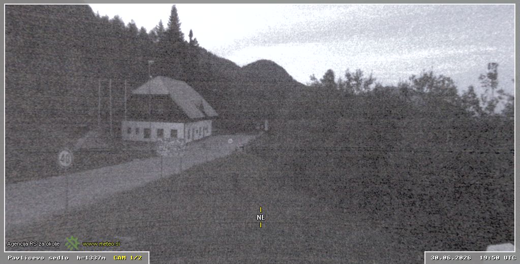 Spletna kamera Pavličevo sedlo 1337 m - pogled proti severovzhodu