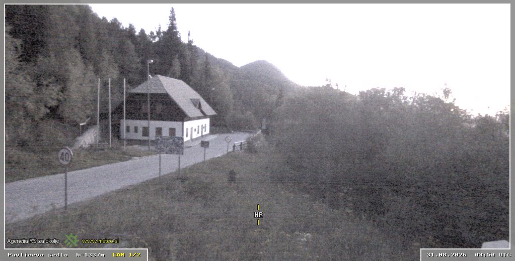 Spletna kamera Pavličevo sedlo 1337 m - pogled proti severovzhodu